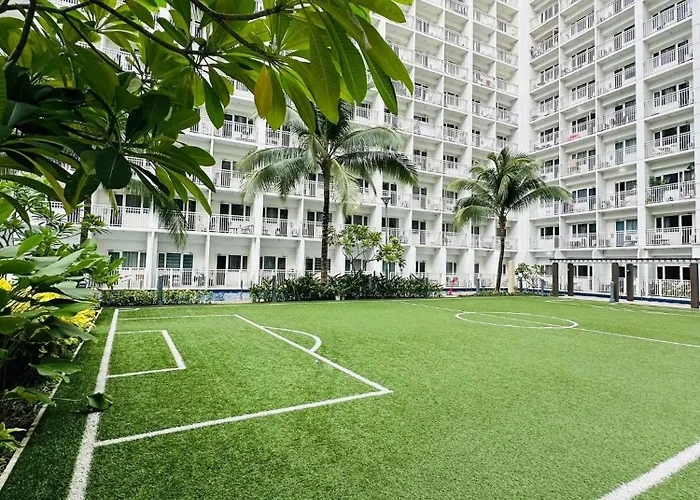 1 Bedroom Unit With Balcony 15th Floor - Pool View 7mins Walk To Moa