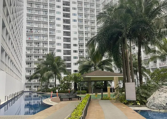 1 Bedroom Unit With Balcony 15th Floor - Pool View 7mins Walk To Moa Manila
