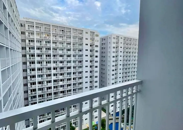 1 Bedroom Unit With Balcony 15th Floor - Pool View 7mins Walk To Moa Aparthotel *