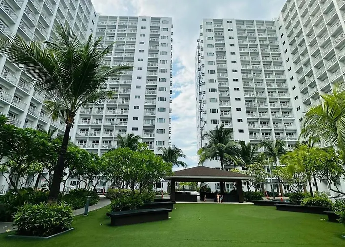 1 Bedroom Unit With Balcony 15th Floor - Pool View 7mins Walk To Moa Aparthotel