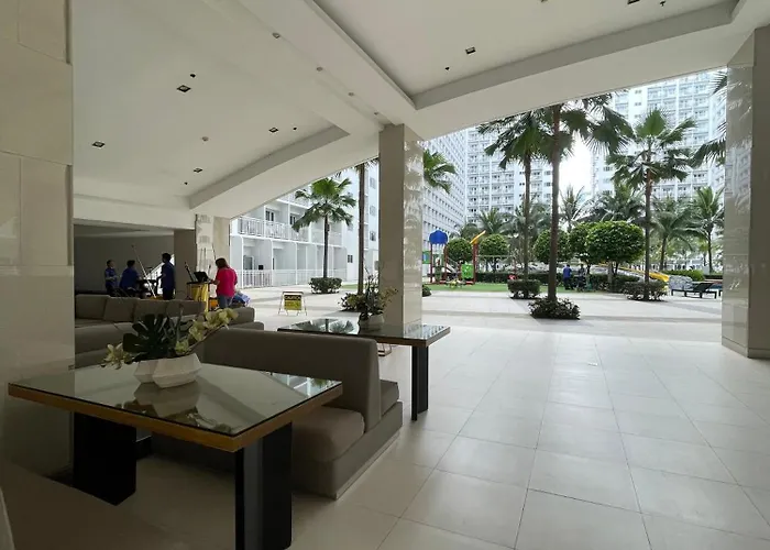 1 Bedroom Unit With Balcony 15th Floor - Pool View 7mins Walk To Moa Aparthotel *
