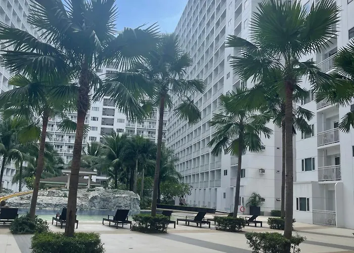 1 Bedroom Unit With Balcony 15th Floor - Pool View 7mins Walk To Moa *