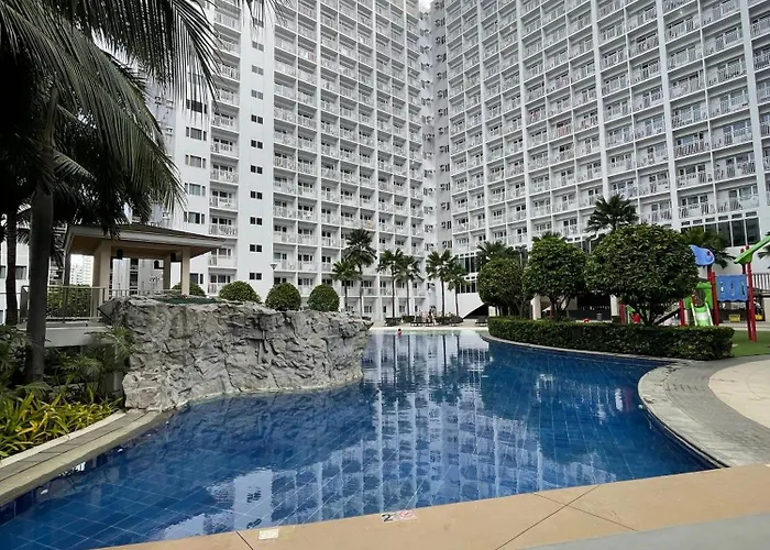 1 Bedroom Unit With Balcony 15th Floor - Pool View 7mins Walk To Moa Manila